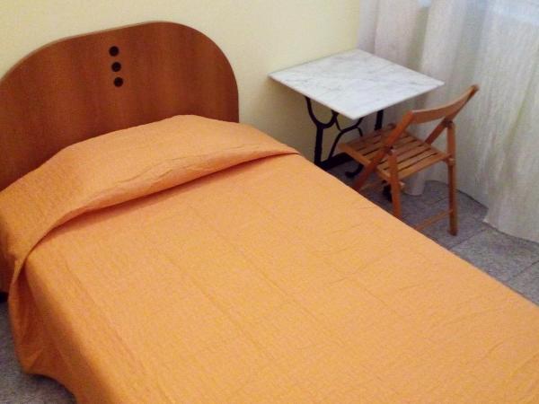 Hotel Tirreno : photo 3 de la chambre chambre simple standard avec salle de bains commune