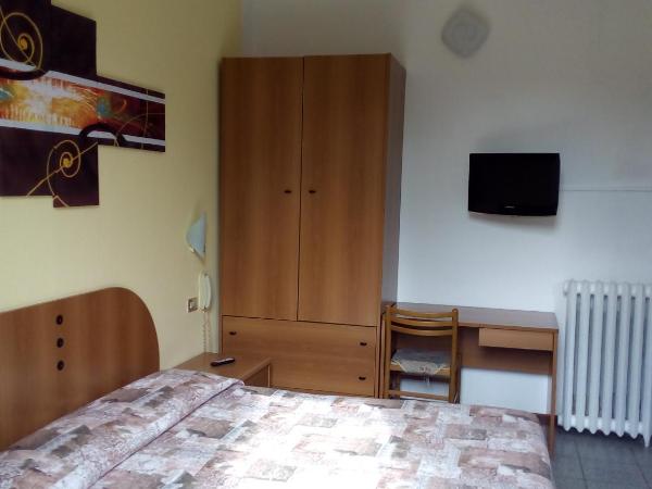 Hotel Tirreno : photo 4 de la chambre chambre double standard avec salle de bains commune