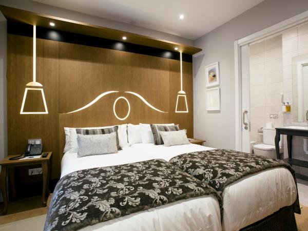 Legazpi Doce Rooms & Suites : photo 6 de la chambre appartement 3 chambres avec balcon