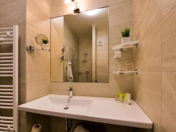 Grid Hotel : photo 6 de la chambre chambre double ou lits jumeaux supérieure avec terrasse