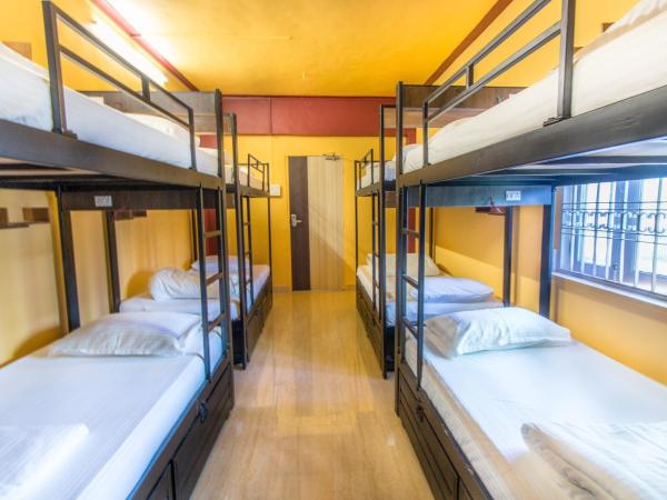 Backpackers Villa Mumbai : photo 3 de la chambre lit dans dortoir mixte de 8 lits avec climatisation