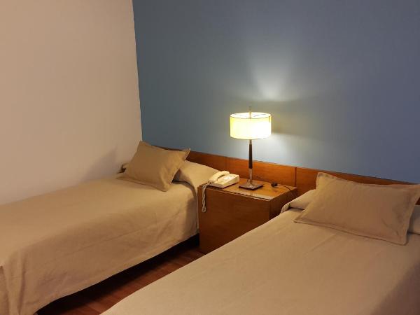 Hotel Avenida : photo 2 de la chambre chambre lits jumeaux
