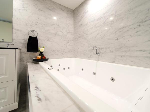 Canberra Rex Hotel : photo 5 de la chambre suite avec baignoire spa