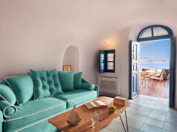 Horizon Aeifos Suites : photo 7 de la chambre suite supérieure avec bain à remous extérieur - vue sur caldeira