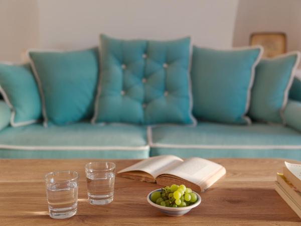 Horizon Aeifos Suites : photo 8 de la chambre suite supérieure avec bain à remous extérieur - vue sur caldeira