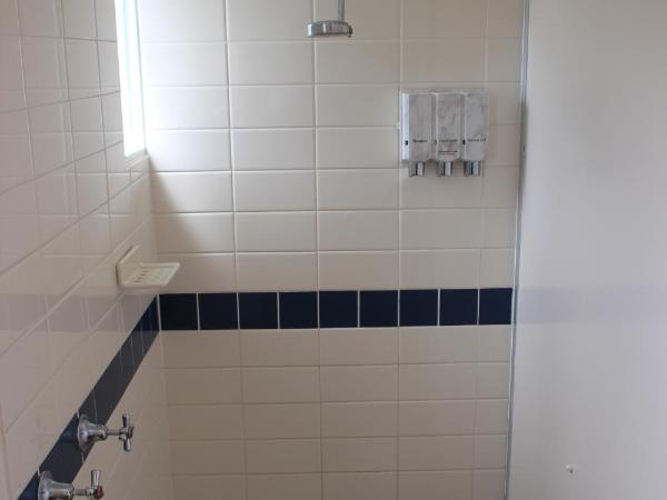 Cairns Queens Court : photo 3 de la chambre chambre lits jumeaux Économique avec salle de bains commune - ménage non assuré