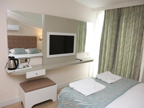 Asli Hotel : photo 2 de la chambre chambre double ou lits jumeaux - vue partielle sur mer