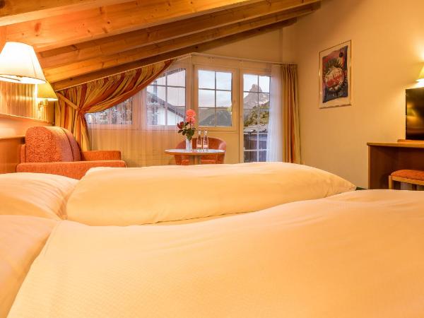 Hotel Cheminee : photo 3 de la chambre chambre double supérieure avec vue sur le mont cervin