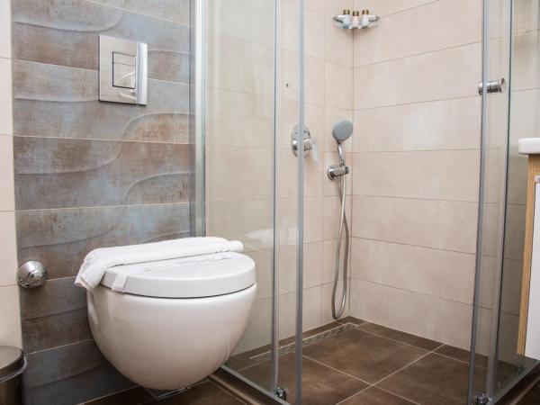 Asli Hotel : photo 5 de la chambre chambre double ou lits jumeaux - vue partielle sur mer