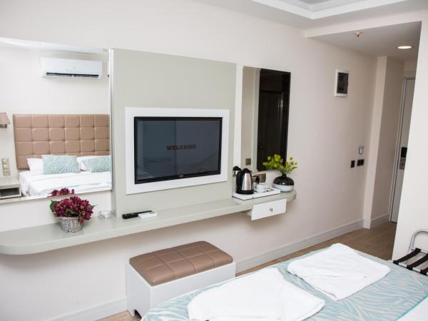 Asli Hotel : photo 10 de la chambre chambre double ou lits jumeaux - vue partielle sur mer