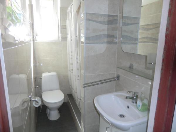Orbis : photo 3 de la chambre chambre triple avec salle de bains extérieure privée


