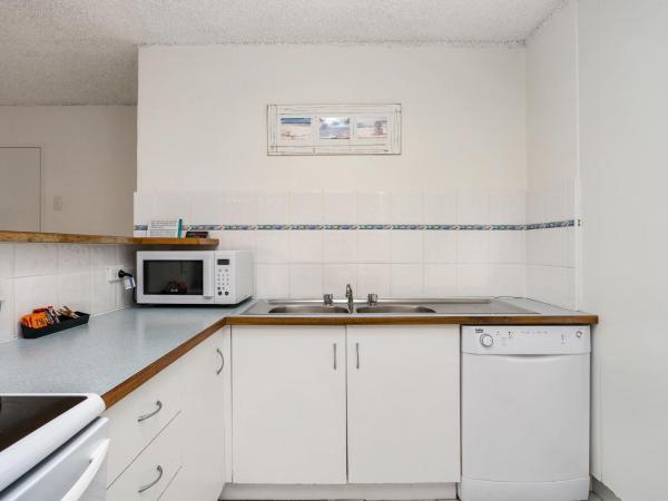 Bayview Beachfront Apartments, in town right on the beach : photo 4 de la chambre appartement 2 chambres Économique