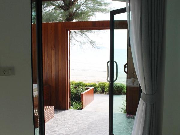 Klong Prao Resort - SHA Extra Plus : photo 8 de la chambre chambre lit king-size deluxe avec baignoire spa