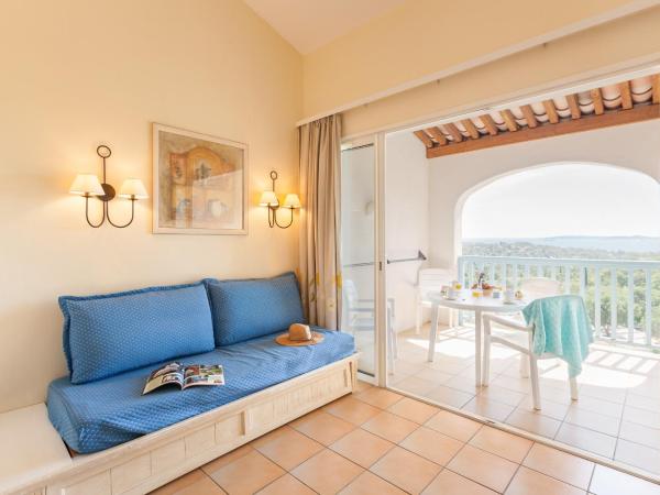 Résidence Pierre & Vacances Les Restanques du Golfe de Saint-Tropez : photo 2 de la chambre one-bedroom apartment with terrace or balcony (4 people) - sea view