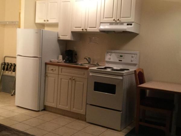 Western Budget Motel East Red Deer : photo 8 de la chambre chambre supérieure avec 2 lits queen-size