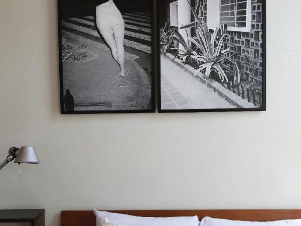 El Patio 77 B&B : photo 5 de la chambre grande chambre avec 1 lit et salle de bains commune