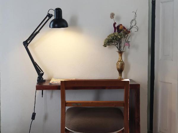 El Patio 77 B&B : photo 4 de la chambre grande chambre avec 1 lit et salle de bains commune