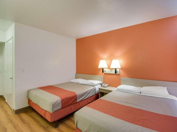 Motel 6-Phoenix, AZ - East : photo 3 de la chambre chambre quadruple