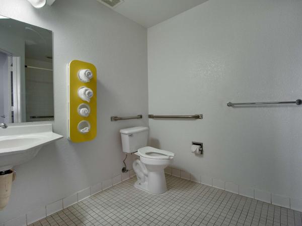 Motel 6-Phoenix, AZ - East : photo 4 de la chambre chambre double - accessible aux personnes à mobilité réduite 