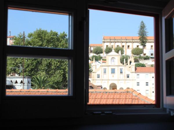 Guest House Santa Clara : photo 9 de la chambre chambre double ou lits jumeaux deluxe - vue sur ville 