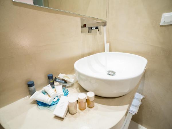 Kratiras View Luxury Suites : photo 8 de la chambre suite supérieure avec bain à remous - vue sur caldera