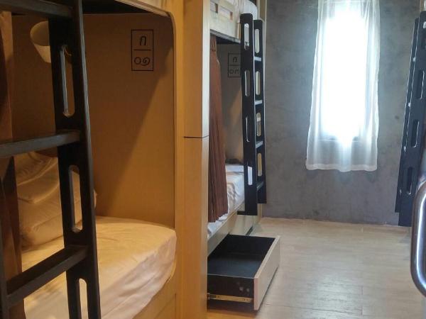 Rowhou8e Hostel Hua Hin 106 : photo 2 de la chambre lit dans dortoir mixte de 6 lits