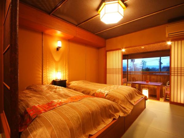 Hanaikada : photo 7 de la chambre chambre lits jumeaux avec tatami et salle de bains commune