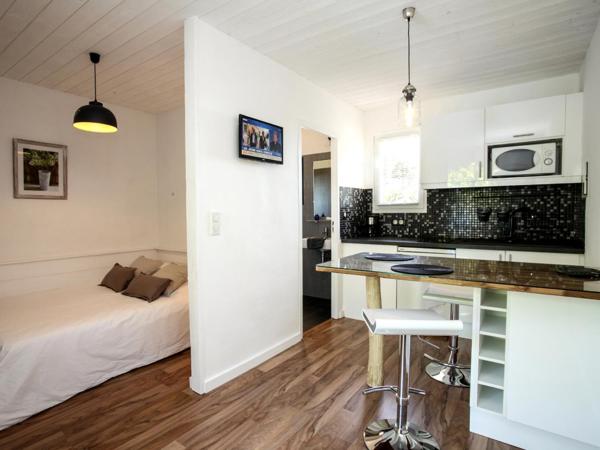 Hameau Du Sentier Des Sources : photo 2 de la chambre studio avec vue sur jardin