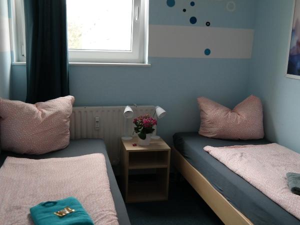 Hostel Inn-Berlin : photo 3 de la chambre chambre lits jumeaux avec salle de bains privative