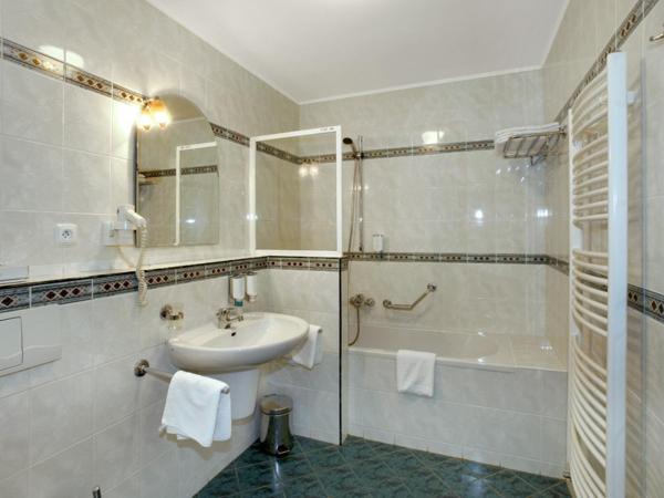 Sant Georg Garni : photo 6 de la chambre chambre lits jumeaux avec balcon