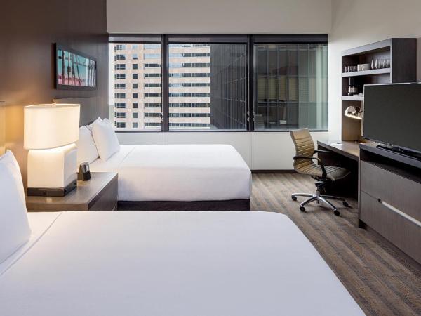 Hyatt House New Orleans Downtown : photo 4 de la chambre chambre accessible aux personnes à mobilité réduite avec 2 lits queen-size et baignoire adaptée