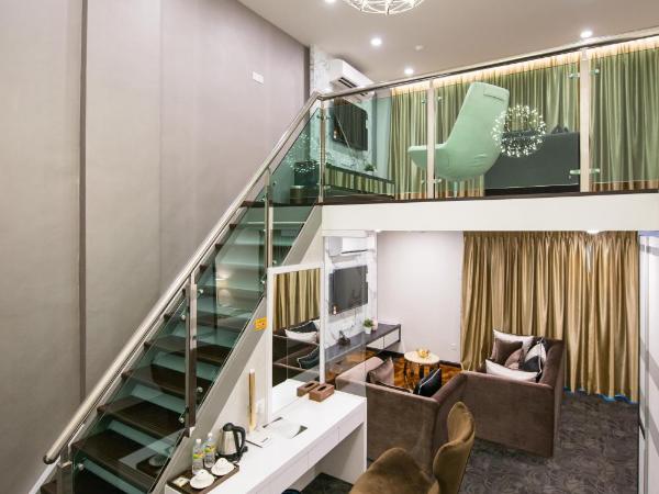 Asiatic Hotel : photo 1 de la chambre suite avec balcon