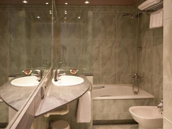 Hotel Vetusta : photo 3 de la chambre chambre triple