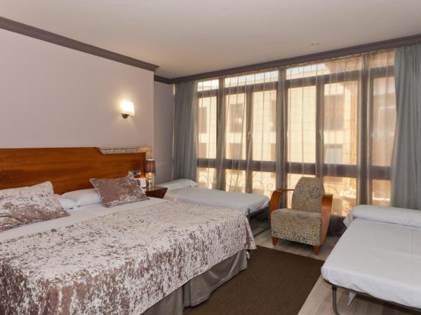 Hotel Vetusta : photo 6 de la chambre chambre triple