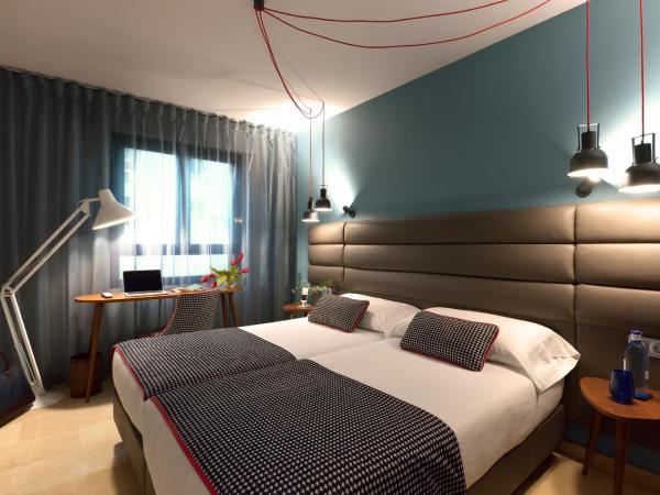 Hotel Pamplona Plaza : photo 4 de la chambre chambre double ou lits jumeaux