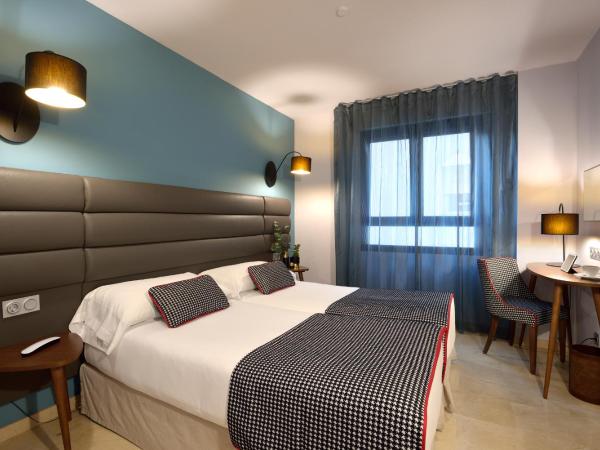 Hotel Pamplona Plaza : photo 7 de la chambre chambre double ou lits jumeaux