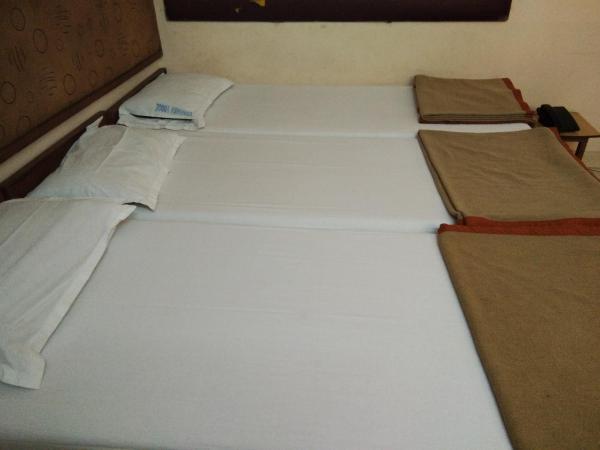 Srinivasa Lodge : photo 9 de la chambre chambre triple