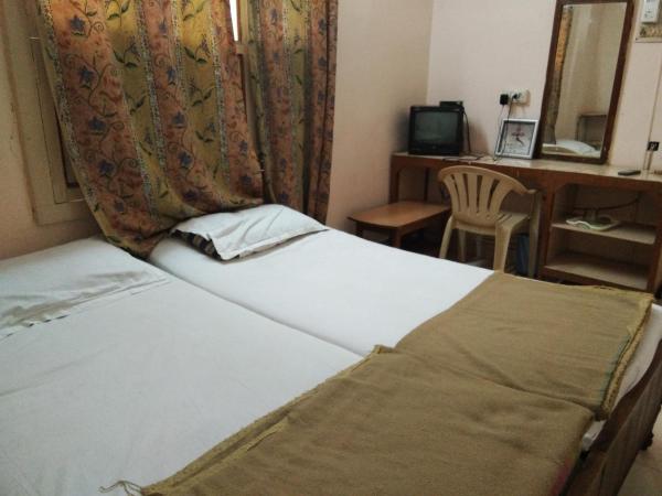 Srinivasa Lodge : photo 5 de la chambre chambre double standard avec ventilateur