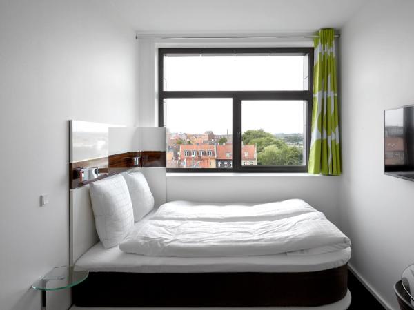 Wakeup - Aarhus : photo 10 de la chambre chambre double sky
