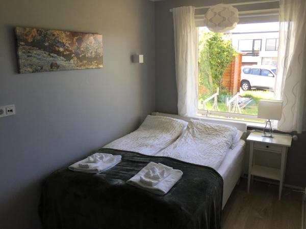 Ubak Guesthouse : photo 4 de la chambre chambre double avec salle de bains commune