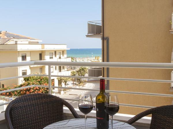 Hotel Houston Suites : photo 2 de la chambre appartement avec balcon