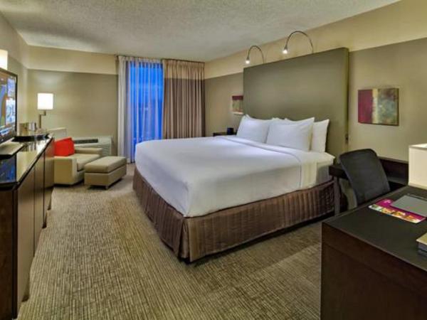 Crowne Plaza - Chicago West Loop, an IHG Hotel : photo 2 de la chambre suite lit king-size - adaptée aux personnes malentendantes
