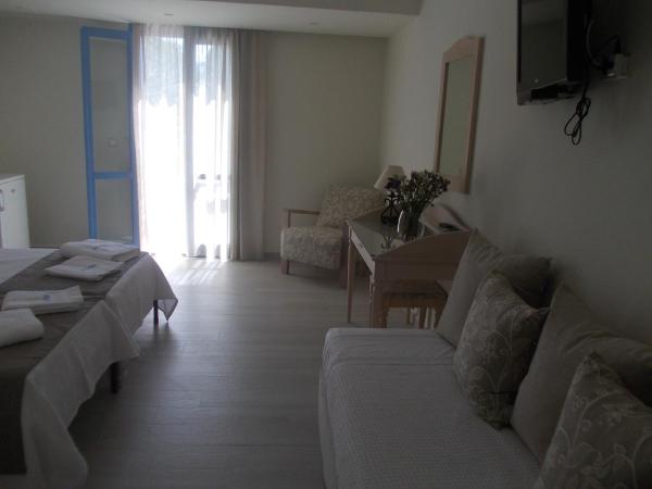 Alkyoni Beach Hotel : photo 3 de la chambre chambre triple standard