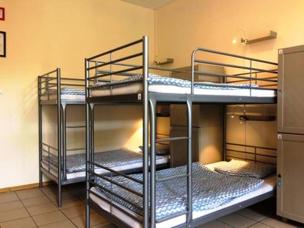 Hostel Katowice Centrum : photo 4 de la chambre lit dans dortoir de 8 lits 