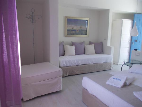 Alkyoni Beach Hotel : photo 4 de la chambre chambre triple standard - vue sur mer