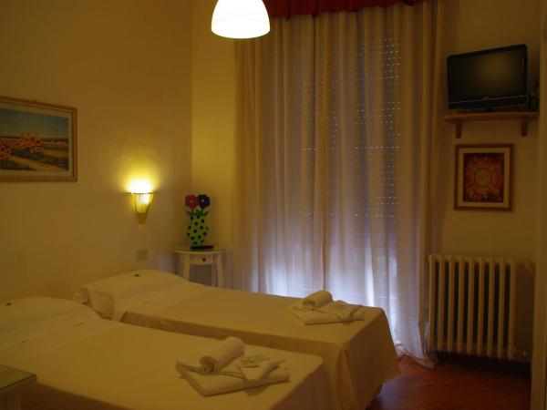 Il Girasole High Quality Inn : photo 4 de la chambre chambre triple standard