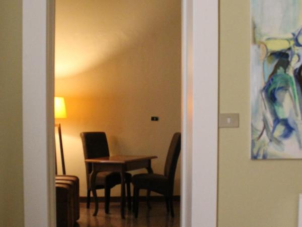 Rooms H Ercolani : photo 4 de la chambre chambre lit king-size standard avec salle de bains commune