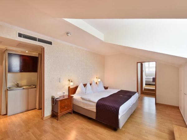 Hotel Am Schubertring : photo 3 de la chambre suite 2 chambres avec 2 salles de bains