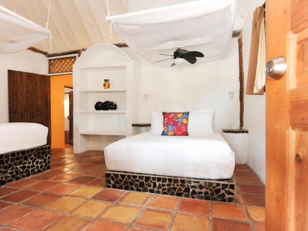 Zamas Hotel : photo 7 de la chambre chambr avec jardin - vue partielle sur mer