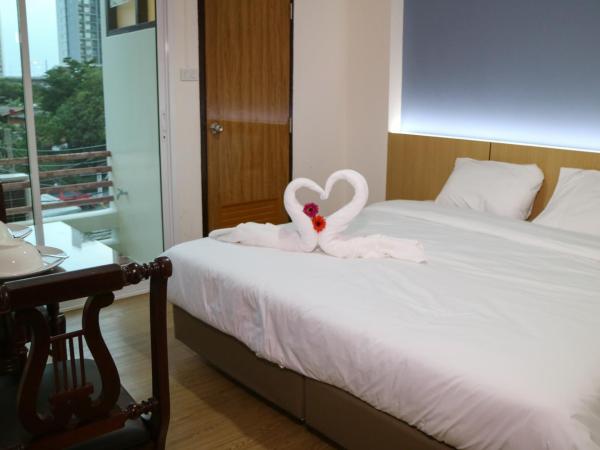 Beerapan Hotel : photo 4 de la chambre chambre quadruple avec terrasse 